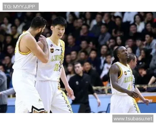 上海篮球队以98分领跑冠军赛积分榜展现强劲实力 上海篮球队以98分领跑冠军赛积分榜展现强劲实力