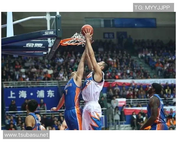 上海篮球队强势领跑锦标赛积分榜总分达到75分引发关注 上海篮球队强势领跑锦标赛积分榜总分达到75分引发关注