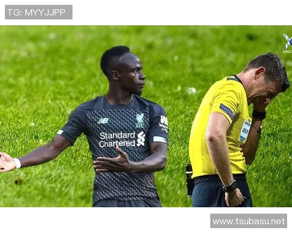 在飞机上偶遇足球明星的奇妙经历与难忘瞬间 在飞机上偶遇足球明星的奇妙经历与难忘瞬间