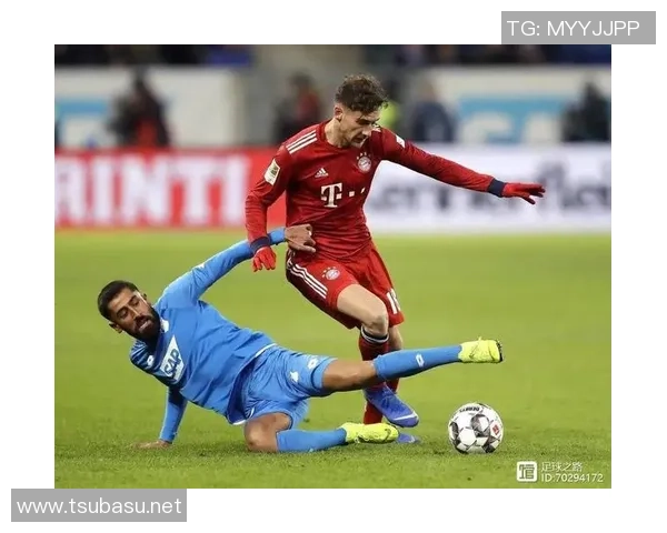 模仿足球明星带球技巧挑战赛展现个人风格与创意