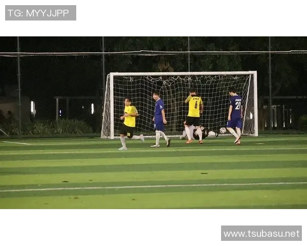 足球明星们的帅气步伐视频展现运动魅力与风采的精彩瞬间 足球明星们的帅气步伐视频展现运动魅力与风采的精彩瞬间