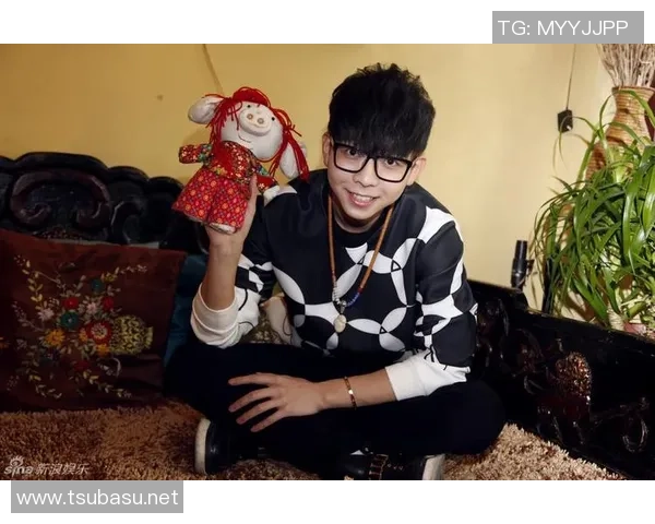 足球明星巧用筷子享美食瞬间展现独特风采与生活态度 足球明星巧用筷子享美食瞬间展现独特风采与生活态度